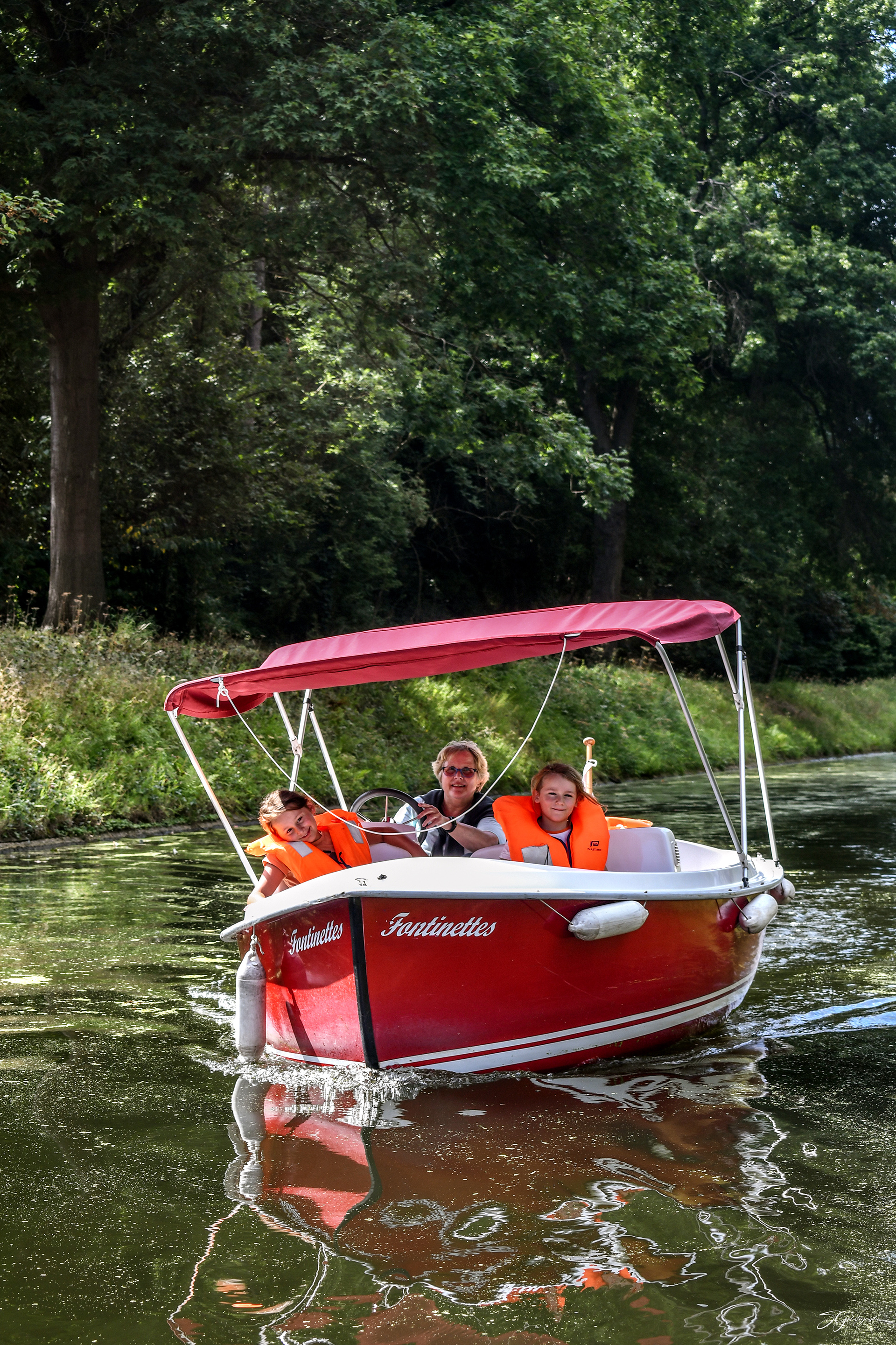 Elektrische bootjes op het Historisch Centrumkanaal